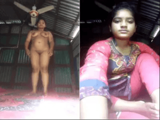 Village Bhabhi Shows nude Body