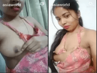 Desi Riya Bhabhi Shows Her Boobs