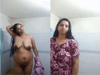 Sexy Desi Girl Bathing