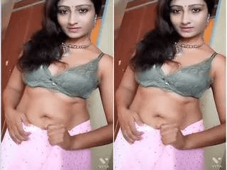 Sexy Rajashree Morey Showing Her Boobs