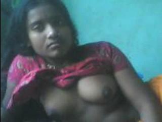 Desi Girl Showing Boobs and Fingering